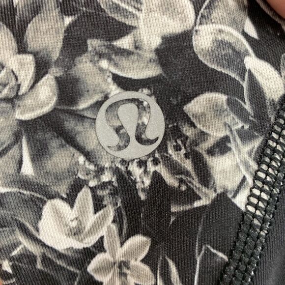 Lululemon Run Inspire II Flowabunga Luxtreme Crops Black & White Floral Sz 4 - Picture 7 of 7